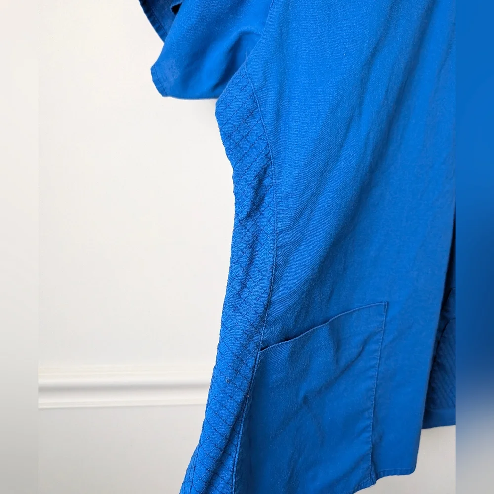 Vera Bradley Blue Scrub Top Size Large - Picture 3 of 7